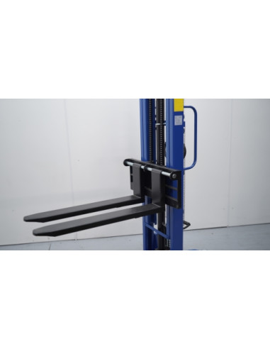 Apilador Manual 1000 Kg - 3000 mm - 16002